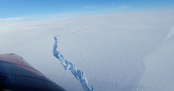 Iceberg Almost The Size Of Los Angeles Breaks Apart From Antarctica