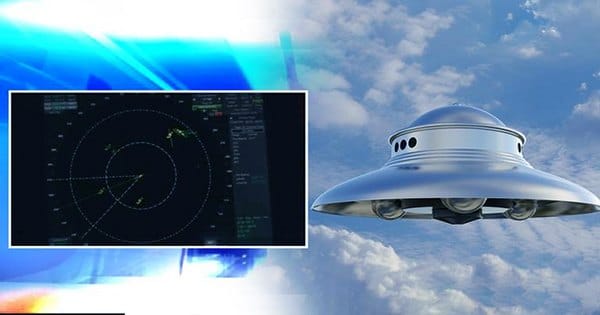 New US Navy Footage Shows Spherical UFO Flying Around before Diving into Sea