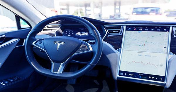 Breaking: Tesla is being investigated for its “Autopilot” System