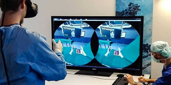 Improve-the-Use-of-Virtual-Reality-in-Healthcare-Education-–-According-to-a-New-Report-1