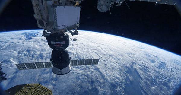 NASA Denies Russian Rumor that US Astronaut Drilled Hole in ISS to Come Home Early