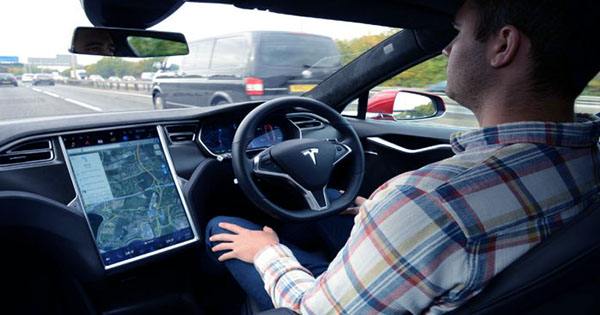 Tesla Autopilot is Mistaking the Moon for Amber Traffic Lights and Slowing Cars Down