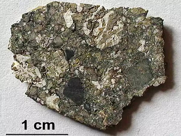 In-Moon-Meteorite-a-New-Mineral-has-been-Discovered-1