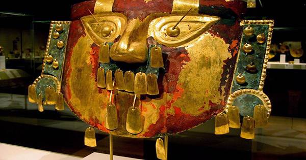 Red Paint on Pre-Incan Gold Mask Turns Out To Be Bound With Human Blood