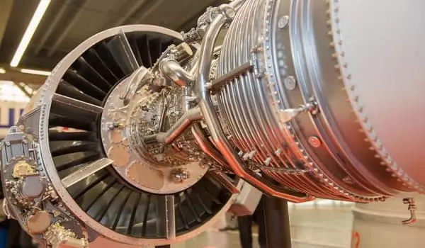 Engineers-Work-Hard-to-Reduce-Emissions-from-Jet-Engines-1
