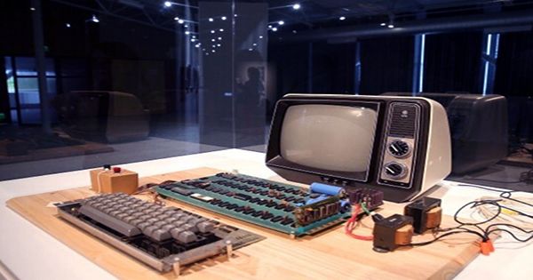 Original Apple-1 Computer Made By Apple Founders Sells For $400,000