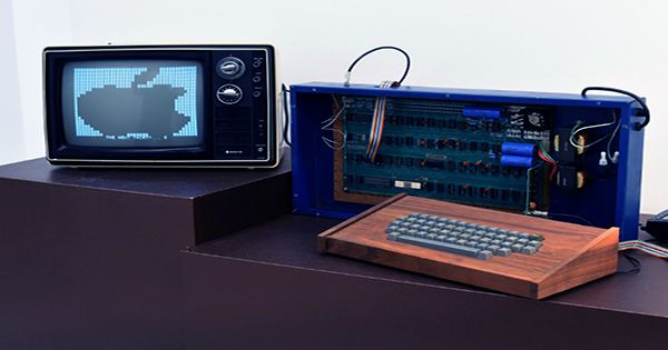 Original Apple-1 Computer Made By Apple Founders Sells For $400,000