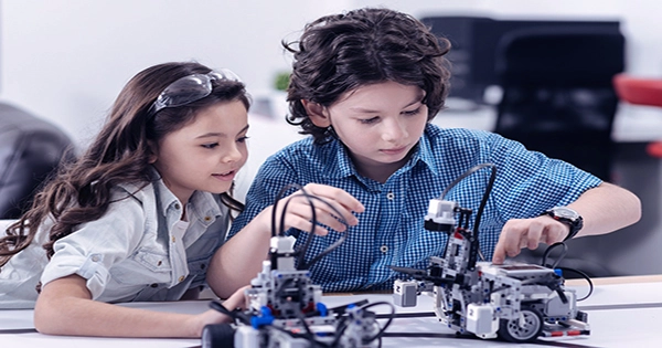 Teach-Your-Kids-the-Skills-of-the-Future-with-These-50-Robot-Kits-1