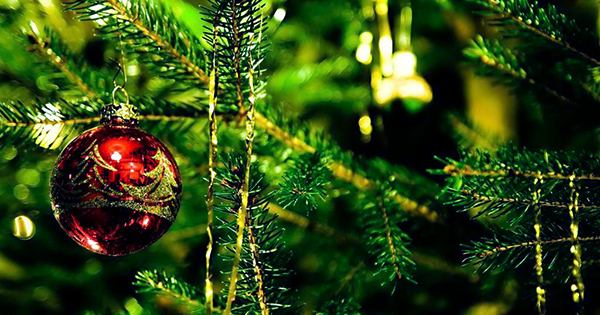 The Chemistry of Christmas Baubles – And the Great Scientist Who Made Them Possible