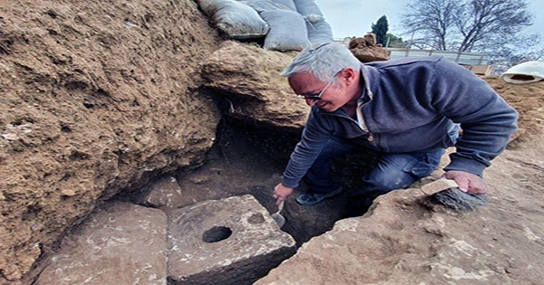 2,700-Year-Old Toilet Reveals Biblical Elite Riddled With Parasites