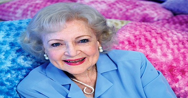 Anti-Vaxxers Spread Lies Betty White Died From COVID-19 Booster