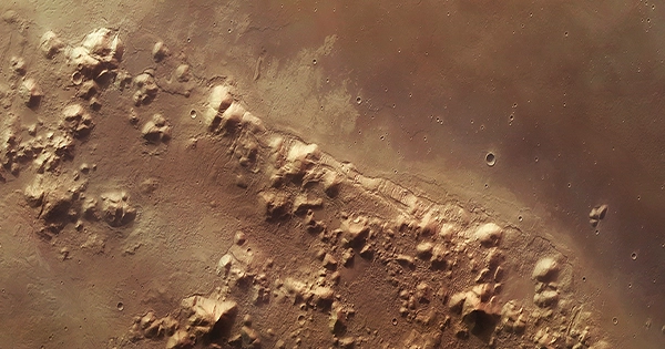 These “Scratches” On Mars Surround a Volcano As Wide As the USA