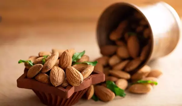 A-Study-Discovered-that-Eating-Almonds-Improves-Gut-Health-1