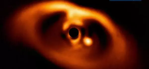 New image reveals secrets of planet birth