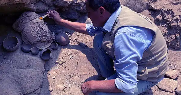 Excavation of Pre-Hispanic, Pre-Volcanic Tombs in Mexico